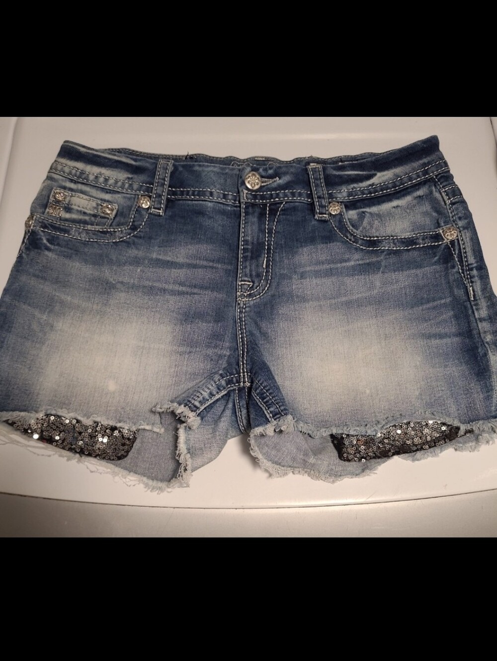 Miss Me Light Distressed Denim Shorts Silver Sequin Accents Mid Rise Easy 29 - Picture 3 of 5